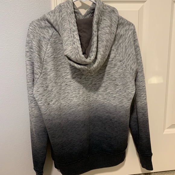 Hollister hoodir - Picture 2 of 3